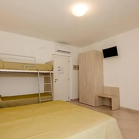 Sfinalicchio 3* فيستَ